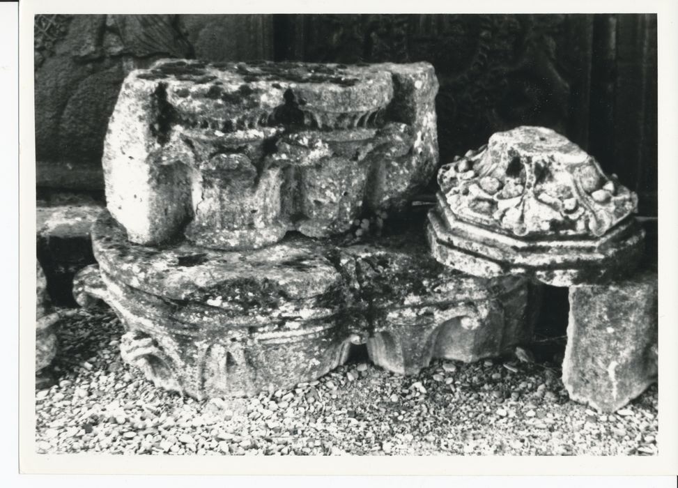 chapiteaux (fragments lapidaires)