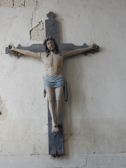 statue : Christ en croix
