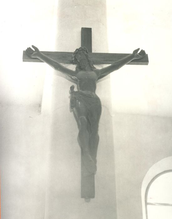 statue : Christ en croix