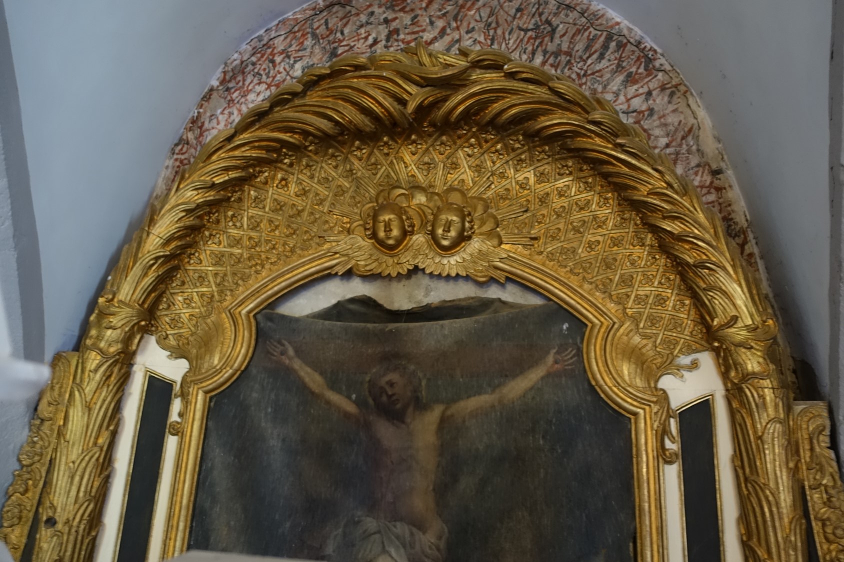 retable et son tableau : Crucifixion, haut du tableau