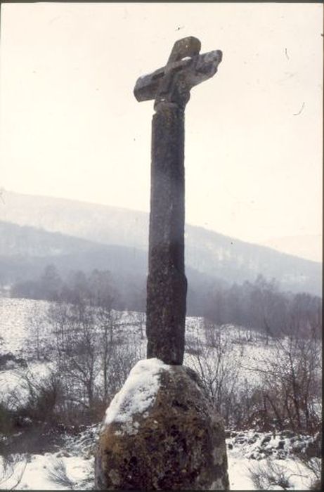 croix de chemin dite croix de Catchaou, vue générale - © Ministère de la Culture (France), Conservation des antiquités et des objets d’art de l'Ariège – Tous droits réservés 