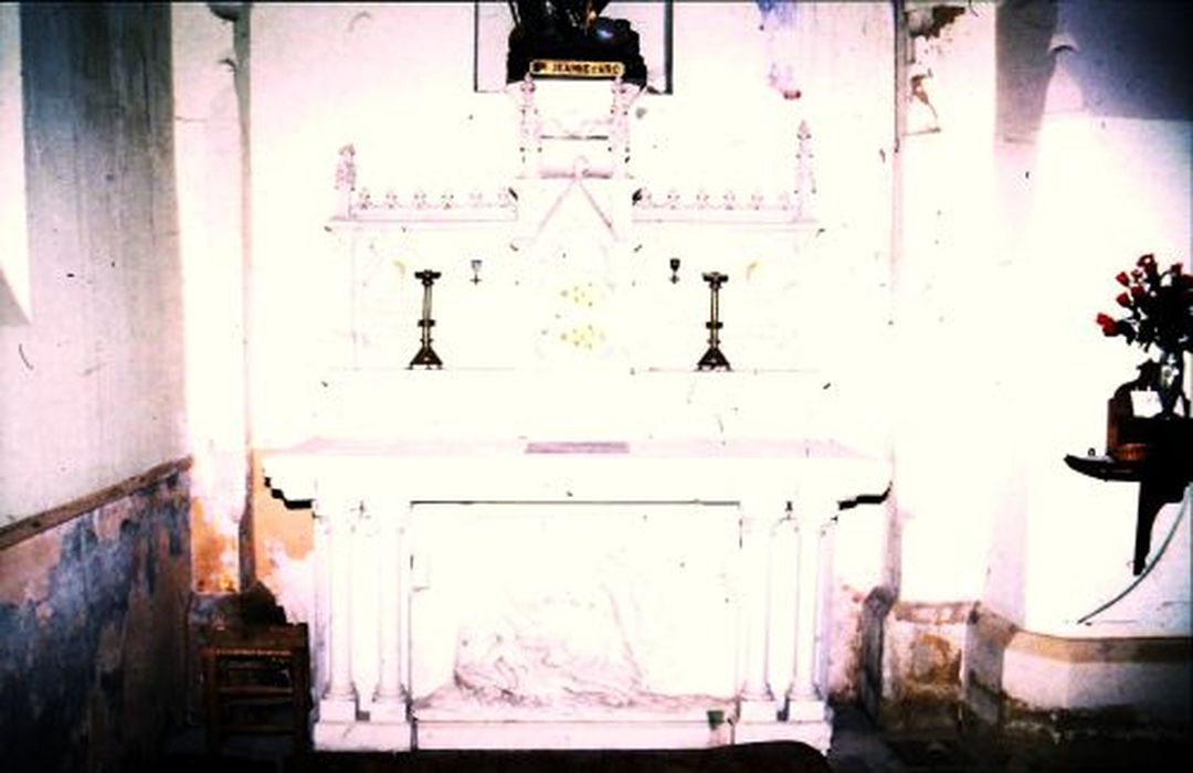 autel faisant office de monument aux morts - © Ministère de la Culture (France), Conservation des antiquités et des objets d’art de l'Ariège – Tous droits réservés