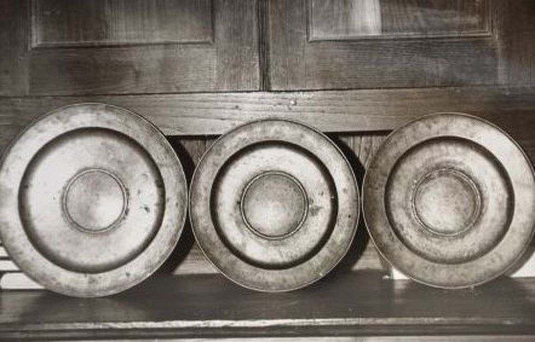 plats de quête - © Ministère de la Culture (France), Conservation des antiquités et des objets d’art de l'Ariège – Tous droits réservés 