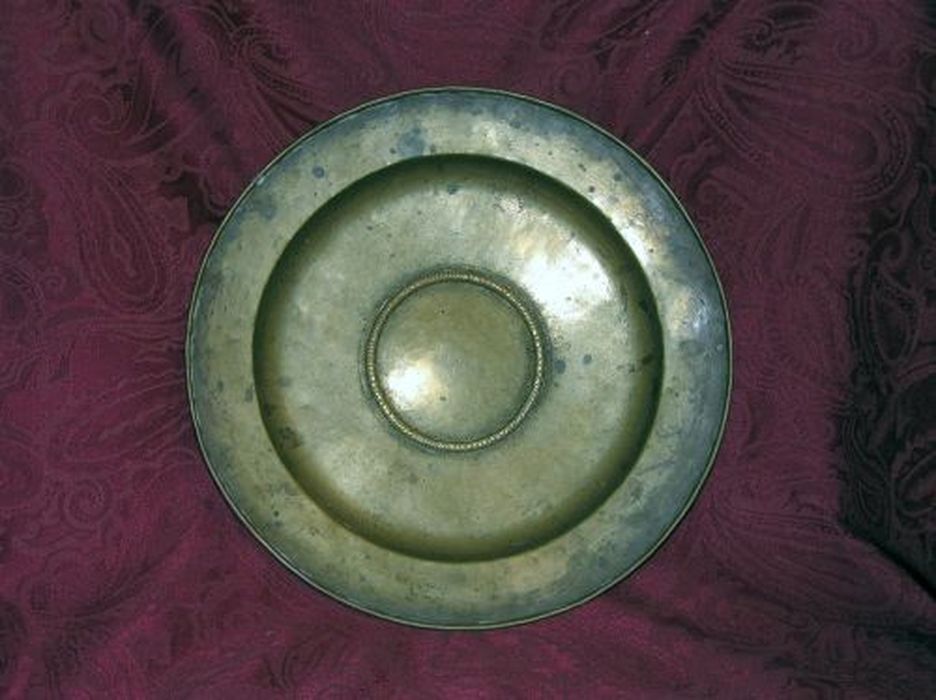 plat de quête - © Ministère de la Culture (France), Conservation des antiquités et des objets d’art de l'Ariège – Tous droits réservés 