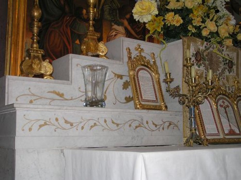 autel et tabernacle, détail des gradins - © Ministère de la Culture (France), Conservation des antiquités et des objets d’art de l'Ariège – Tous droits réservés 