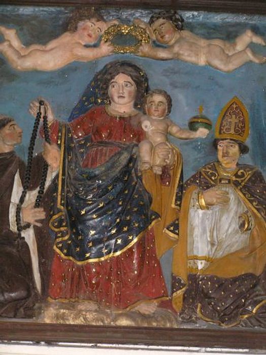 bas-relief : Saint Dominique recevant le Rosaire, vue partielle