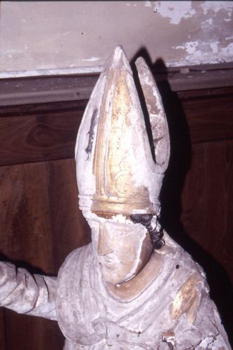 statue : Evêque, vue partielle - © Ministère de la Culture (France), Conservation des antiquités et des objets d’art de l'Ariège – Tous droits réservés 