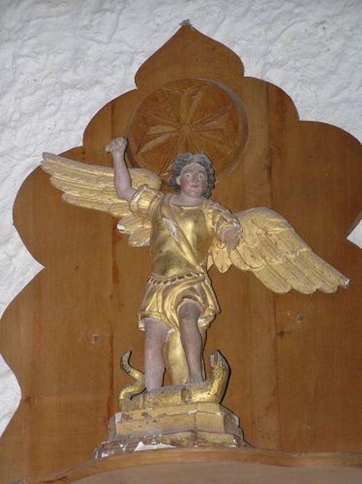 statue (statuette) : Saint Michel terrassant le démon