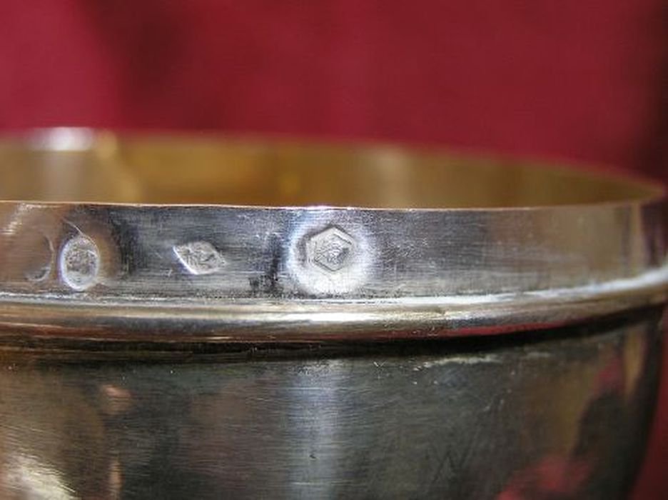 ciboire, détail des poinçons - © Ministère de la Culture (France), Conservation des antiquités et des objets d’art de l'Ariège – Tous droits réservés 