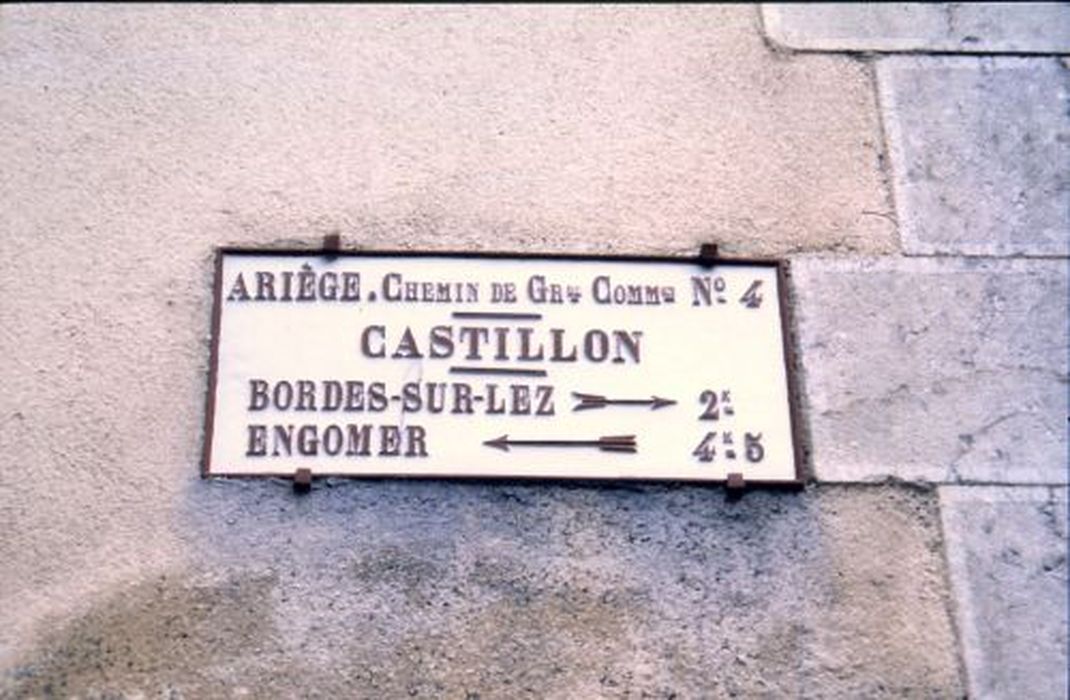plaque de chemin - © Ministère de la Culture (France), Conservation des antiquités et des objets d’art de l'Ariège – Tous droits réservés 