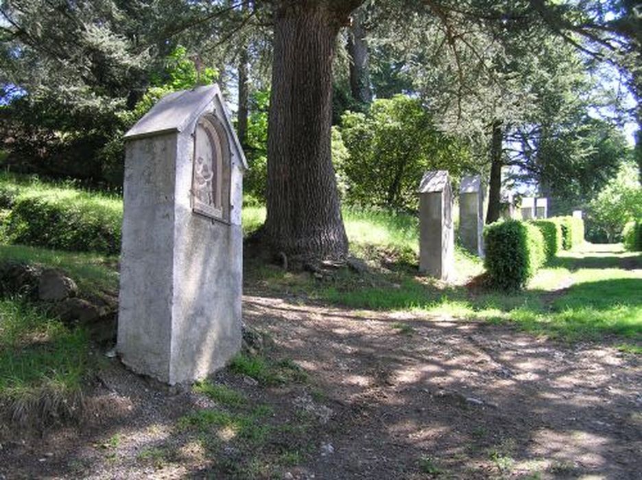 chemin de croix : hauts-reliefs, vue partielle du site