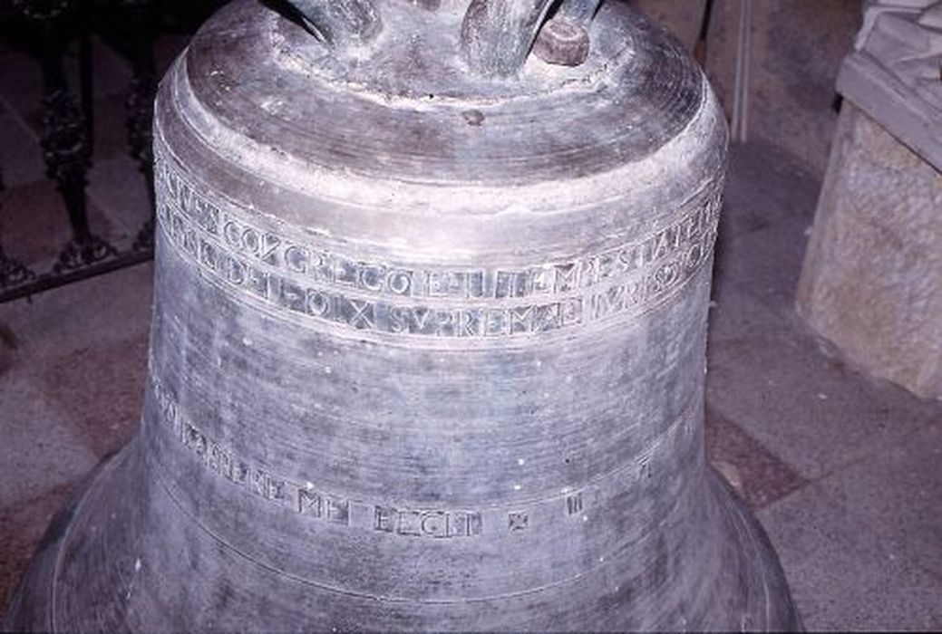 cloche, détail de l’inscription