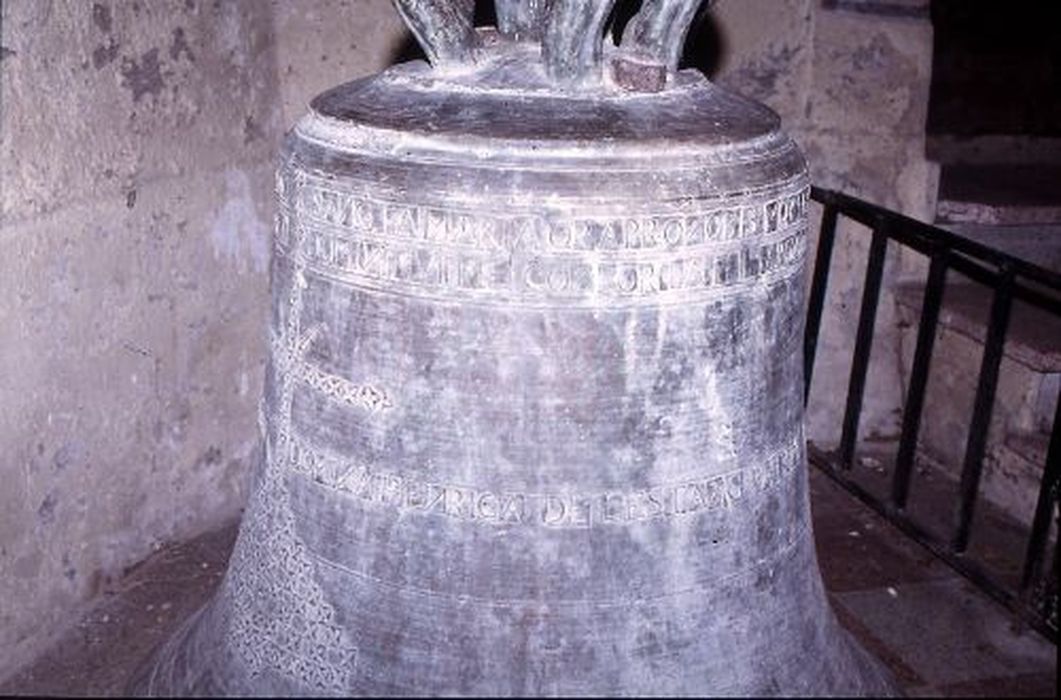 cloche, détail de l’inscription