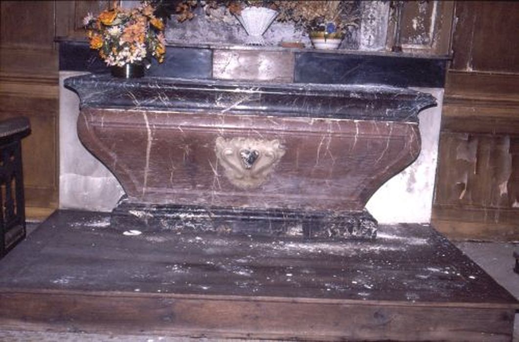 autel - © Ministère de la Culture (France), Conservation des antiquités et des objets d’art de l'Ariège – Tous droits réservés 