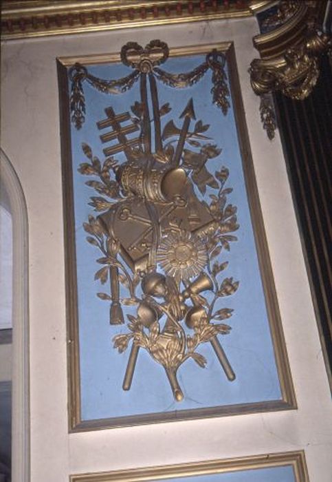 bas-relief : Trophées - © Ministère de la Culture (France), Conservation des antiquités et des objets d’art de l'Ariège – Tous droits réservés 