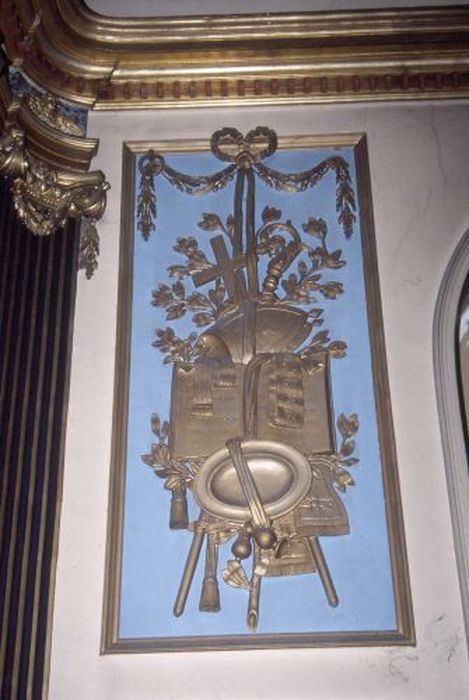 bas-relief : Trophées - © Ministère de la Culture (France), Conservation des antiquités et des objets d’art de l'Ariège – Tous droits réservés 