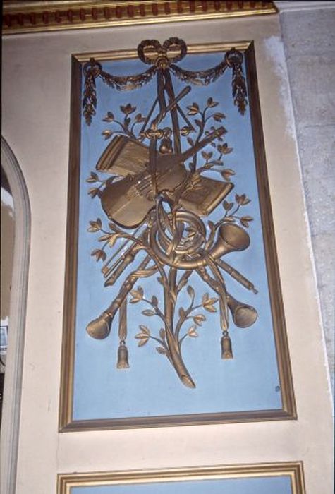 bas-relief : Trophées - © Ministère de la Culture (France), Conservation des antiquités et des objets d’art de l'Ariège – Tous droits réservés 