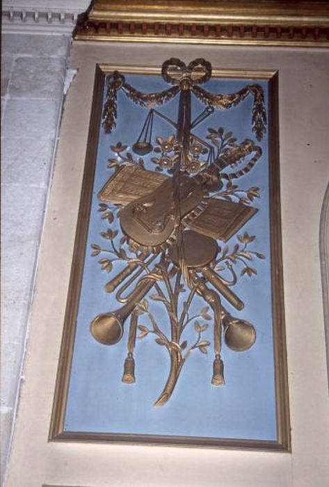 bas-relief : Trophées - © Ministère de la Culture (France), Conservation des antiquités et des objets d’art de l'Ariège – Tous droits réservés 