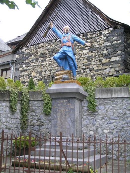 statue (monument aux morts) : Soldat debout - © Ministère de la Culture (France), Conservation des antiquités et des objets d’art de l'Ariège – Tous droits réservés
