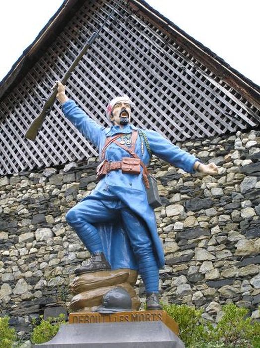 statue (monument aux morts) : Soldat debout - © Ministère de la Culture (France), Conservation des antiquités et des objets d’art de l'Ariège – Tous droits réservés 