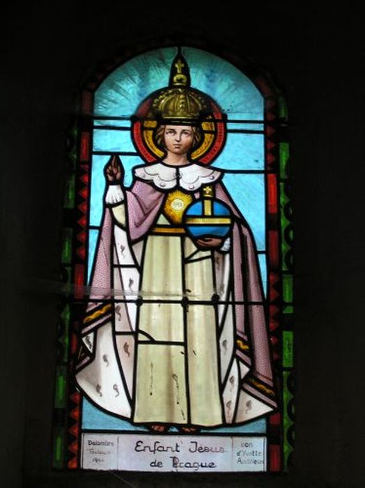 verrière : Enfant Jésus de Prague - © Ministère de la Culture (France), Conservation des antiquités et des objets d’art de l'Ariège – Tous droits réservés