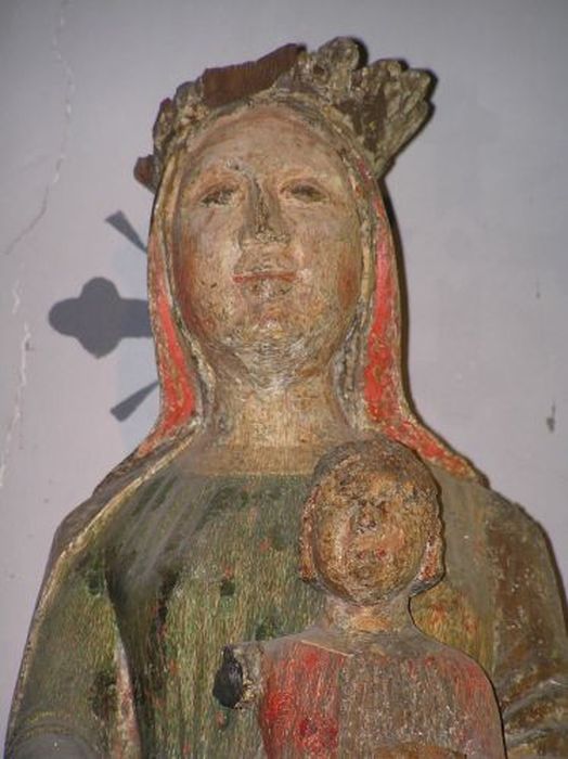 statuette style roman : Vierge à l'Enfant, vue partielle - © Ministère de la Culture (France), Conservation des antiquités et des objets d’art de l'Ariège – Tous droits réservés 