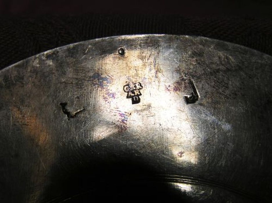 patène, détail des poinçons - © Ministère de la Culture (France), Conservation des antiquités et des objets d’art de l'Ariège – Tous droits réservés 