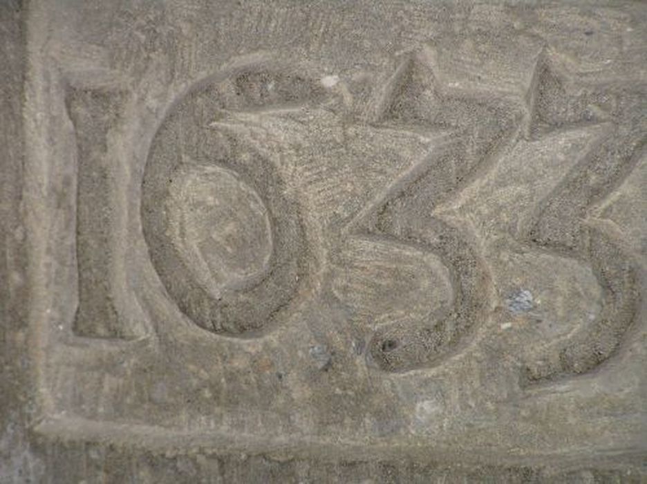 fonts baptismaux, détail de la date - © Ministère de la Culture (France), Conservation des antiquités et des objets d’art de l'Ariège – Tous droits réservés 