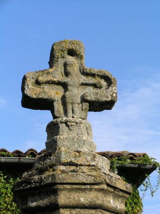 croix monumentale, vue partielle