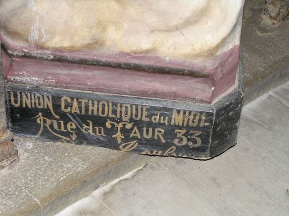 statue porte-luminaire : Ange, détail - © Ministère de la Culture (France), Conservation des antiquités et des objets d’art de l'Ariège – Tous droits réservés 