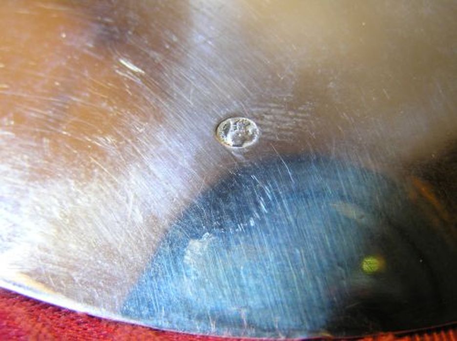 patène, détail d’un poinçon - © Ministère de la Culture (France), Conservation des antiquités et des objets d’art de l'Ariège – Tous droits réservés 