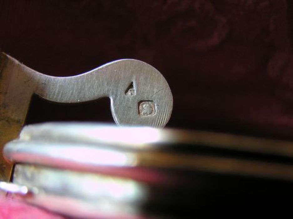 ostensoir, détail des poinçons - © Ministère de la Culture (France), Conservation des antiquités et des objets d’art de l'Ariège – Tous droits réservés 