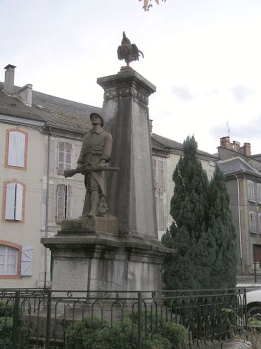 statue (monument aux morts) : Soldat debout - © Ministère de la Culture (France), Conservation des antiquités et des objets d’art de l'Ariège – Tous droits réservés