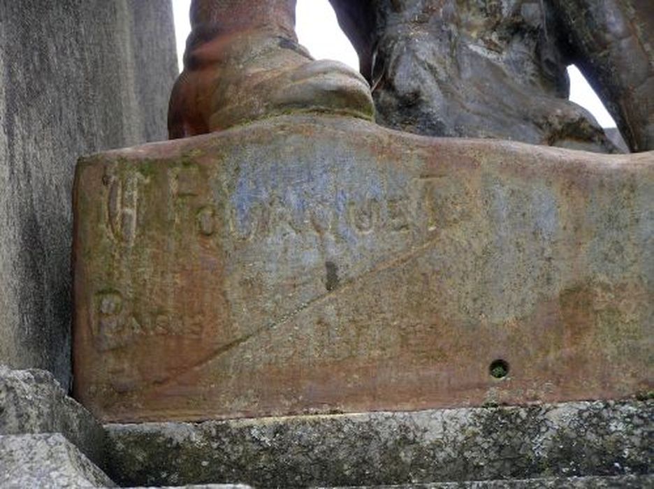 statue (monument aux morts) : Soldat debout, détail - © Ministère de la Culture (France), Conservation des antiquités et des objets d’art de l'Ariège – Tous droits réservés 