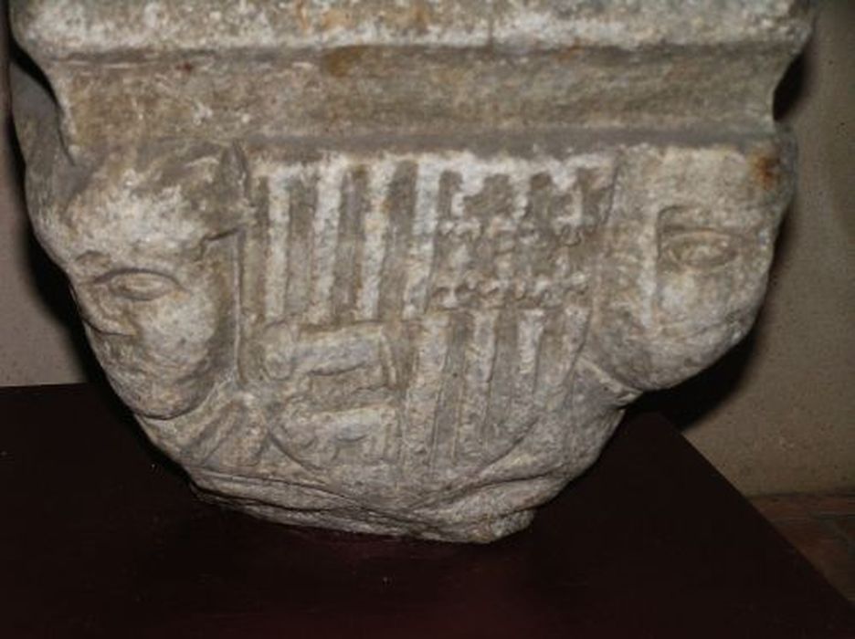 chapiteau - © Ministère de la Culture (France), Conservation des antiquités et des objets d’art de l'Ariège – Tous droits réservés