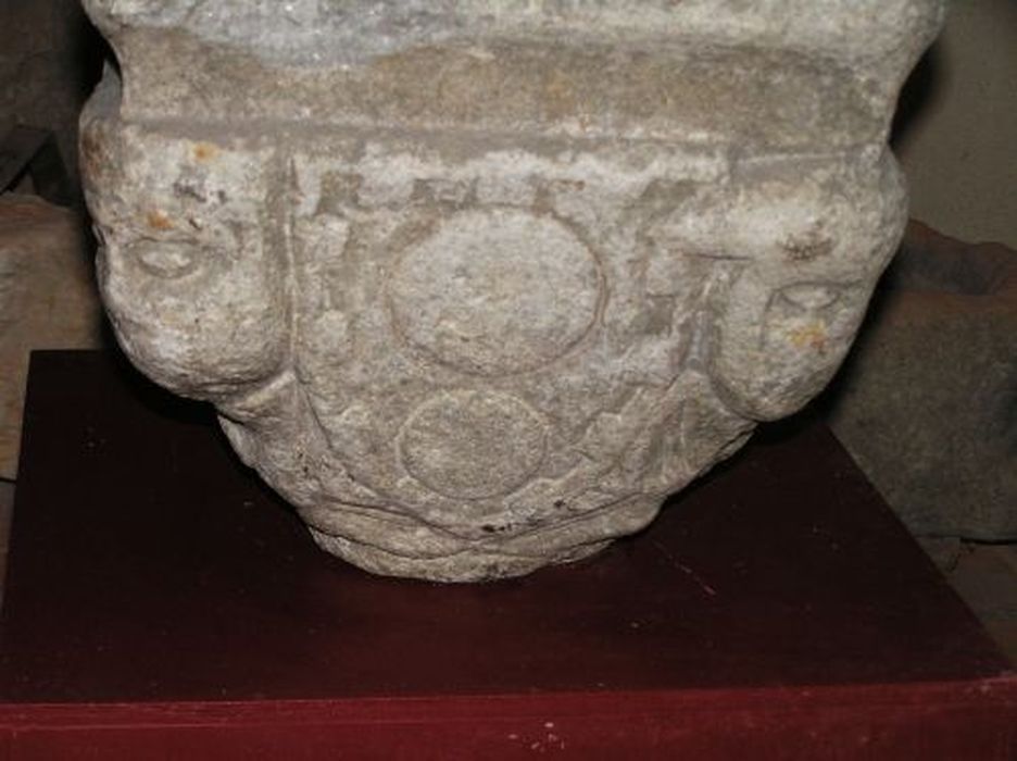 chapiteau - © Ministère de la Culture (France), Conservation des antiquités et des objets d’art de l'Ariège – Tous droits réservés 