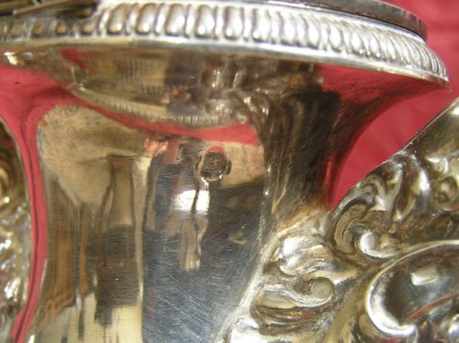 aiguière de baptême, détail des poinçons - © Ministère de la Culture (France), Conservation des antiquités et des objets d’art de l'Ariège – Tous droits réservés 