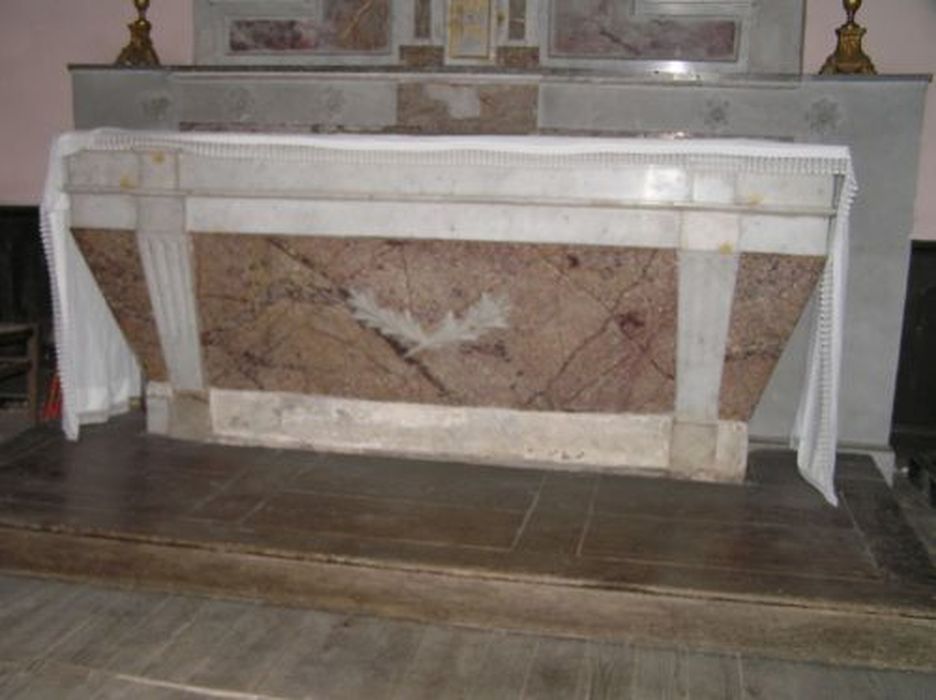 autel - © Ministère de la Culture (France), Conservation des antiquités et des objets d’art de l'Ariège – Tous droits réservés 