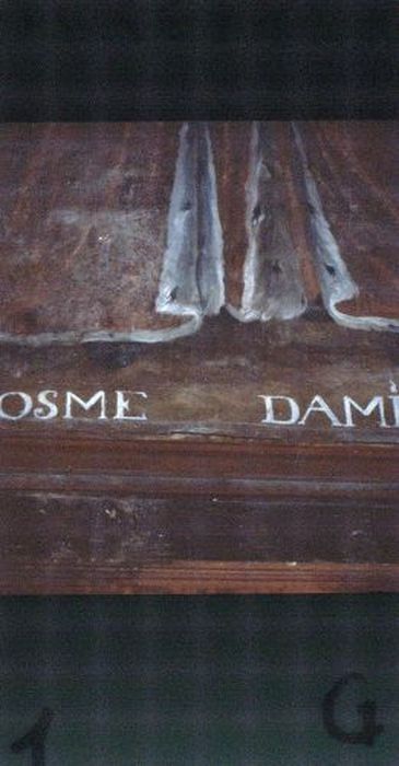 tableau d'autel : Saint Cosme et saint Damien, détail de l’inscription