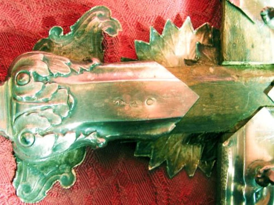 croix, détail des poinçons