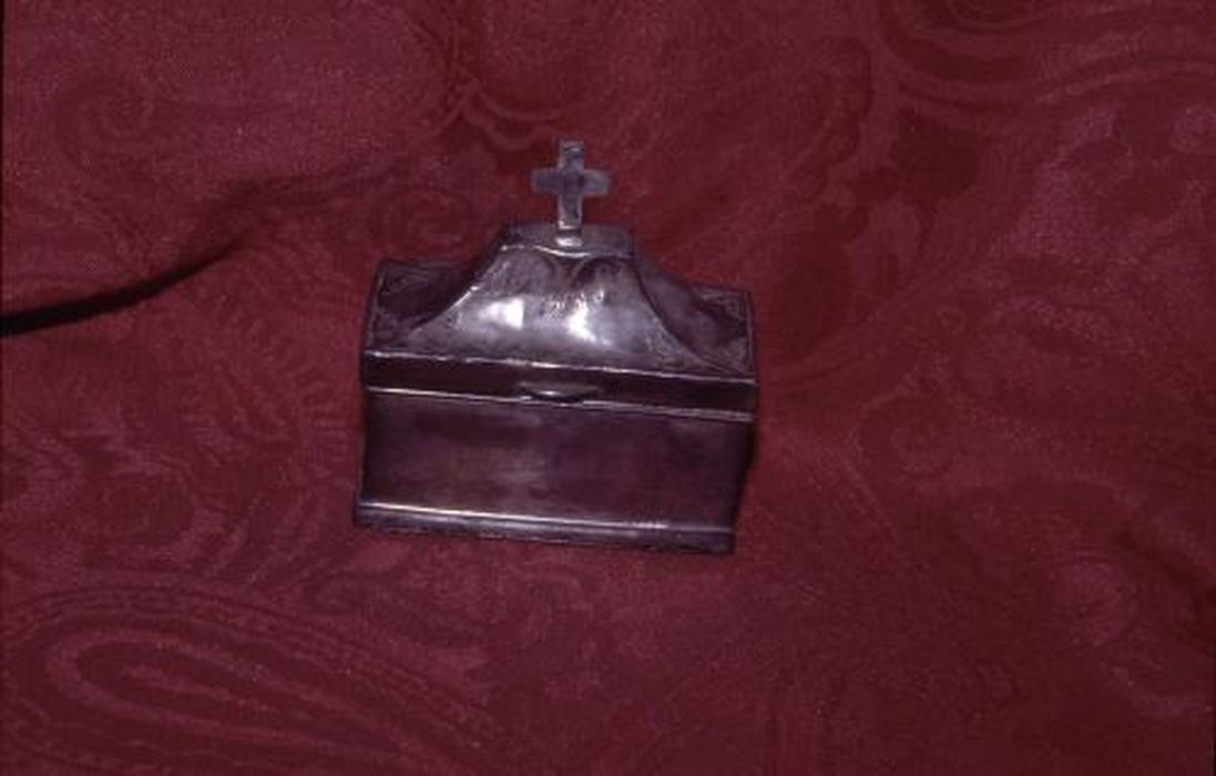coffret aux saintes huiles et deux ampoules