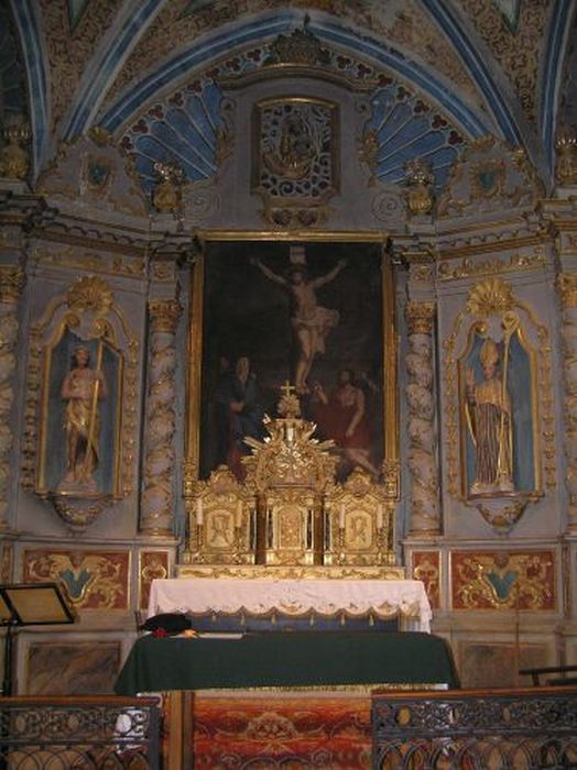 autel, retable, tabernacle, statues (maître-autel) : Saint Lizier, saint Jean-Baptiste, tableau : Christ en croix