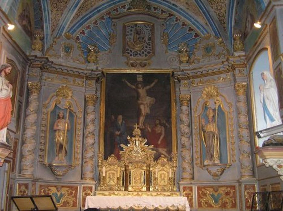 autel, retable, tabernacle, statues (maître-autel) : Saint Lizier, saint Jean-Baptiste, tableau : Christ en croix