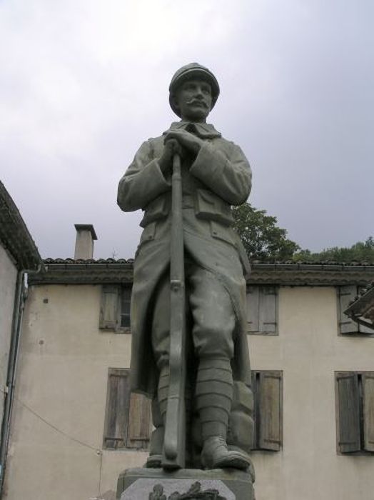 statue (monument aux morts) : Soldat debout