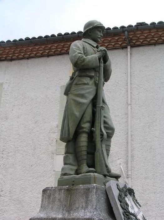 statue (monument aux morts) : Soldat debout