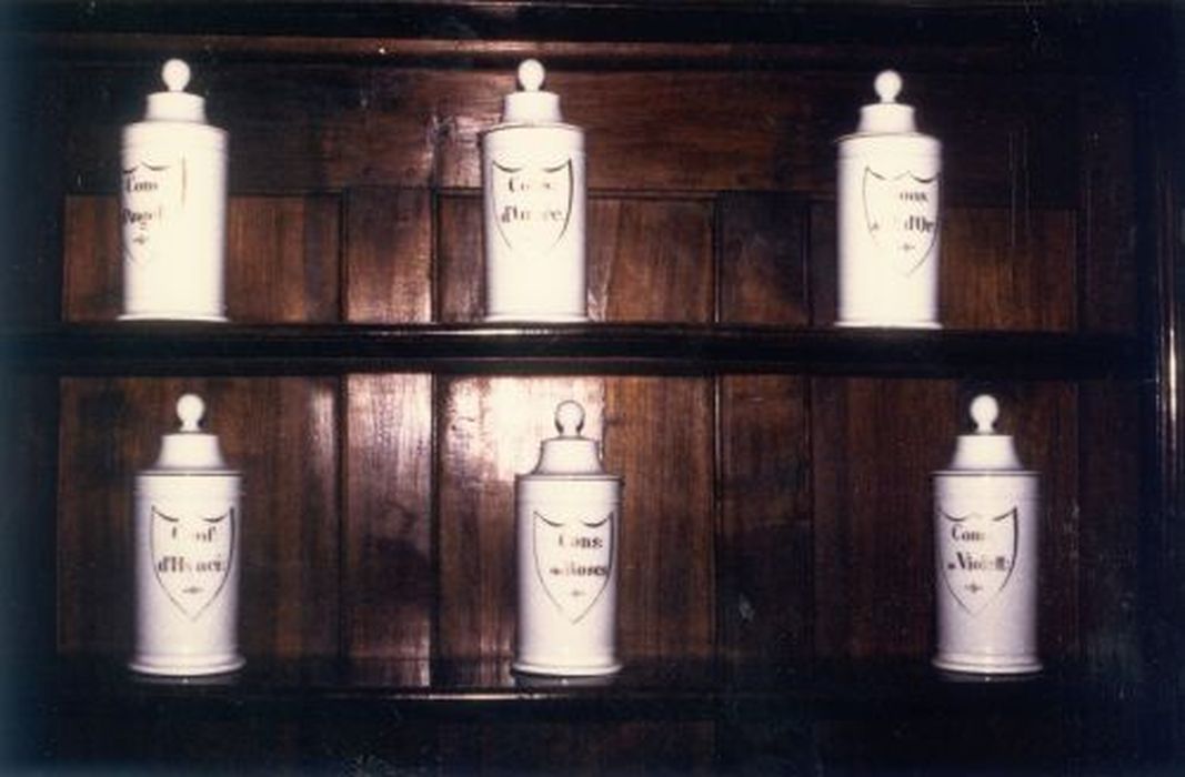 pots à pharmacie - © Ministère de la Culture (France), Conservation des antiquités et des objets d’art de l'Ariège – Tous droits réservés 