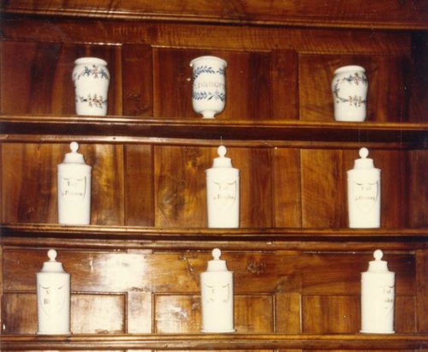 pots à pharmacie - © Ministère de la Culture (France), Conservation des antiquités et des objets d’art de l'Ariège – Tous droits réservés 