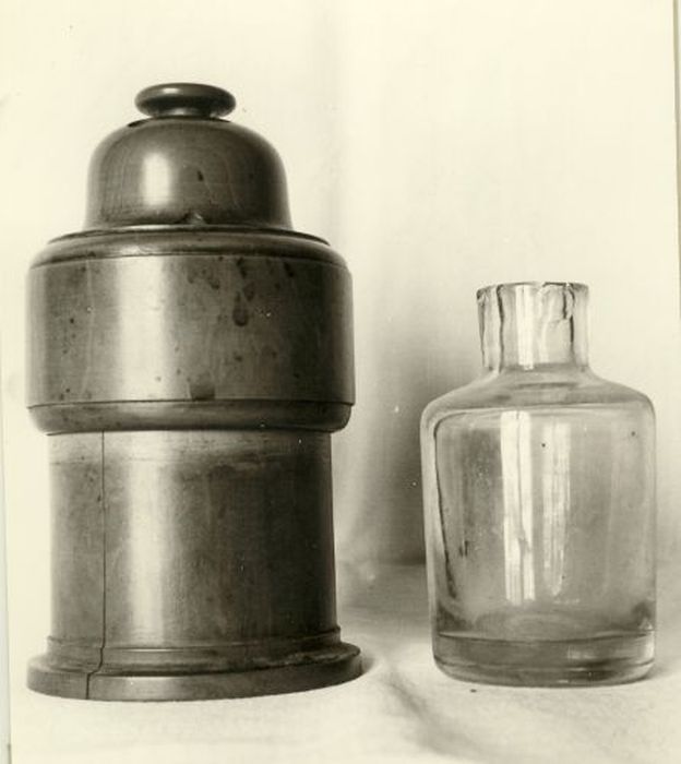 instrument ou matériel de pharmacie (boîte à emporter les sirops) - © Ministère de la Culture (France), Conservation des antiquités et des objets d’art de l'Ariège – Tous droits réservés