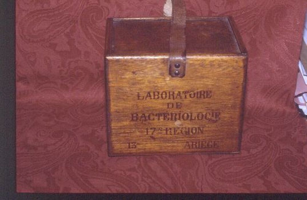 matériel médical (laboratoire de bactéricides) - © Ministère de la Culture (France), Conservation des antiquités et des objets d’art de l'Ariège – Tous droits réservés