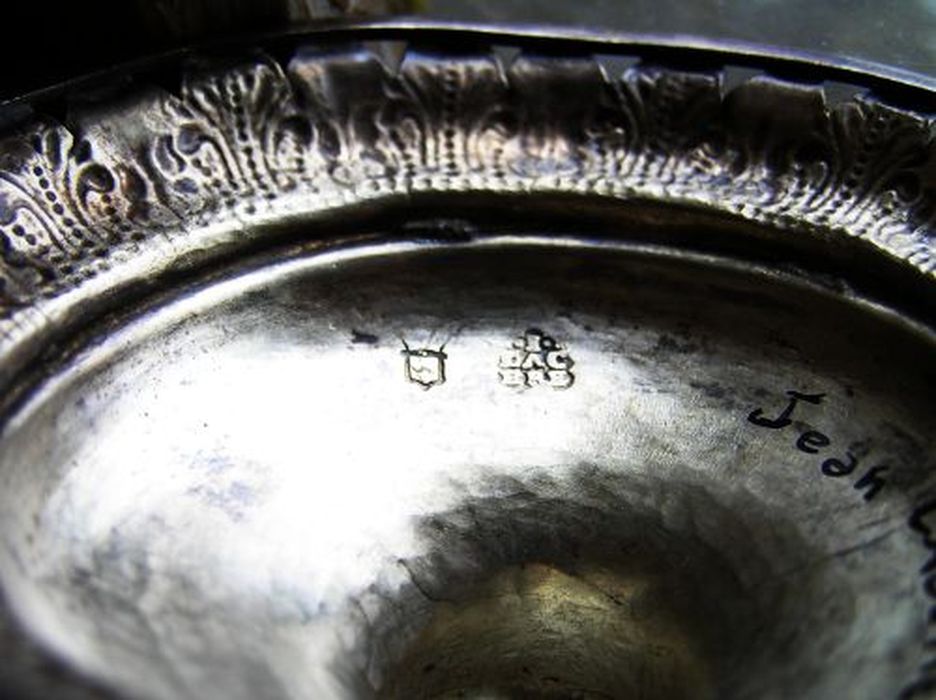 ciboire des malades, détail des poinçons - © Ministère de la Culture (France), Conservation des antiquités et des objets d’art de l'Ariège – Tous droits réservés 
